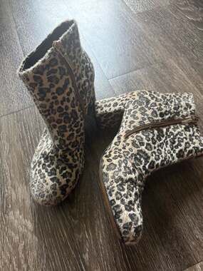 Manila Grace Leopard Print Hair-on-Hide Chunky Heel Ankle Boots
